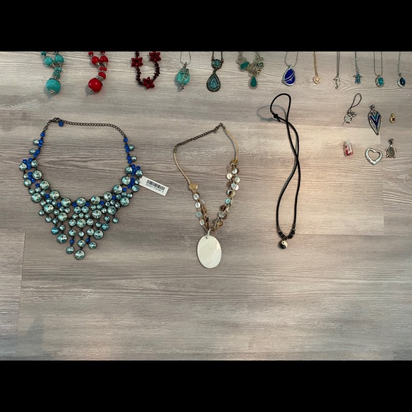 necklaces and 5 charms - read! - Picture 2 of 12